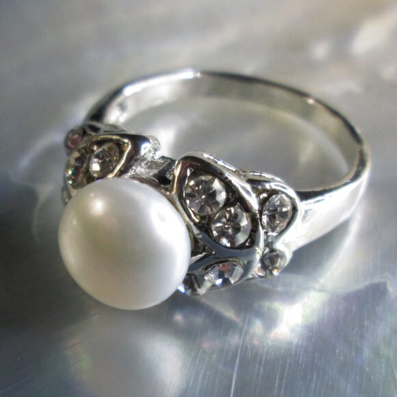 Freshwater Pearl and Crystals Fashion Ring - Picture 3 of 4